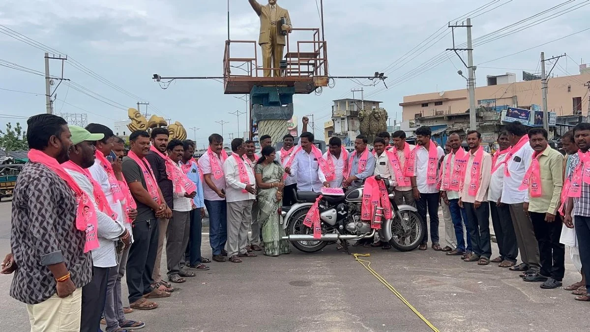 ఘనంగా ఎర్రబెల్లి దయన్న 70వ జన్మదిన వేడుకలు.. ప్రభుత్వ ఆస్పత్రిలో పండ్ల పంపిణీ